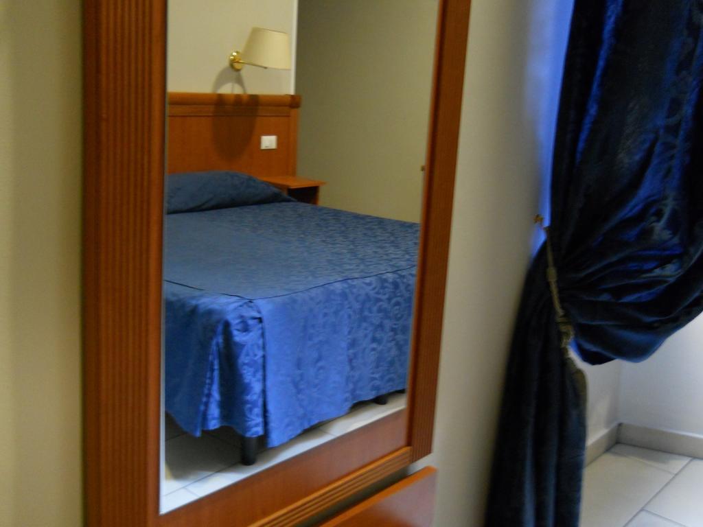 Hotel Domus Roxy Roma Esterno foto