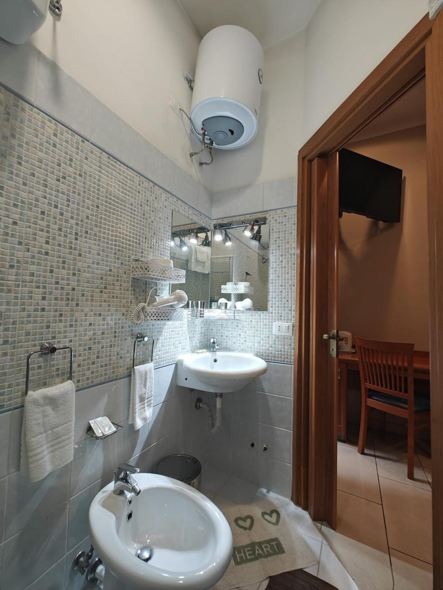 Hotel Domus Roxy Roma Esterno foto
