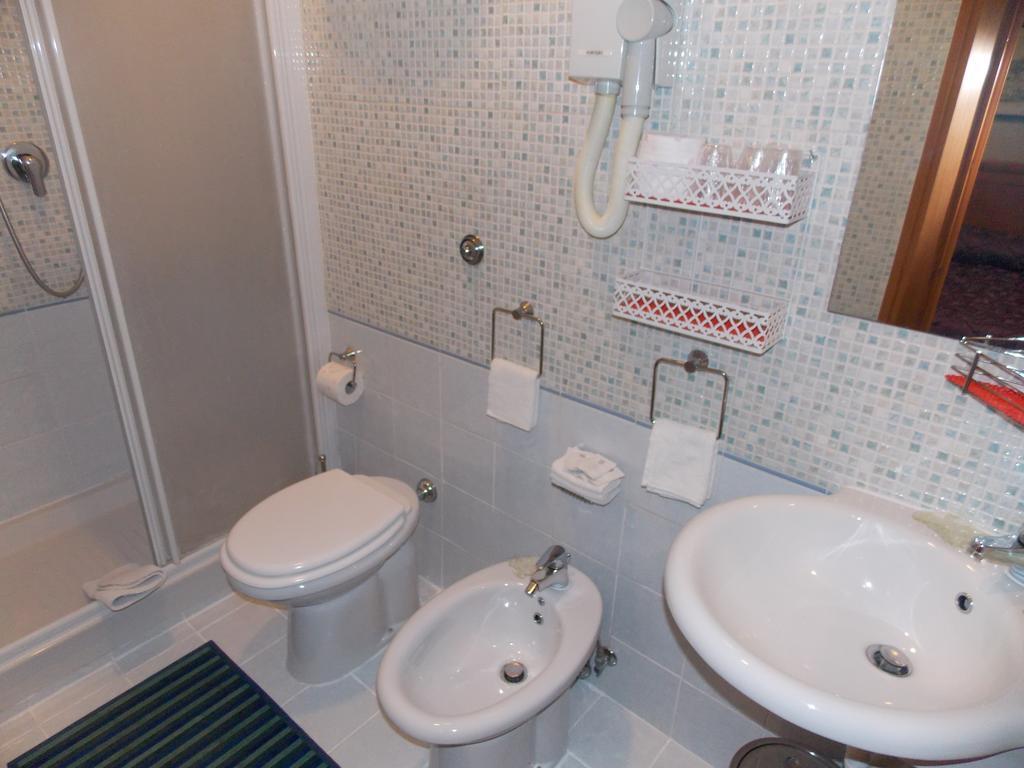 Hotel Domus Roxy Roma Esterno foto